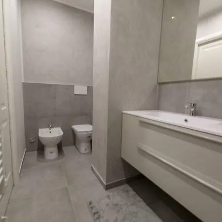 Apartment G T *